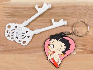 ◆送料\110◆【Betty Boop・ベティちゃん】※《キャラクターラバーキーホルダー》　アメリカン雑貨　キーリング　RC030