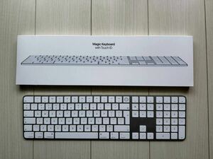 【現行美品】Magic Keyboard ホワイト、Touch ID、テンキー、英語（UK）、A2520