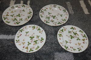 未使用品 ☆ WEDGWOOD/ウェッジウッド ワイルドストロベリー Bone China　4枚（直径：約20cm×2・約17cm×2） 英国製　お手軽配送:サイズ60