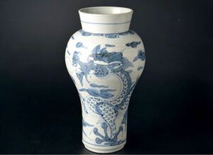 蒐集家所蔵品　 朝鮮美術 李朝　白磁染付雲龍文壷　古美術品　高さ33cm 骨董品