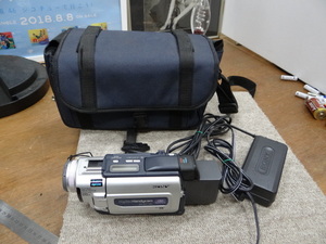 kh00908 ★SONY★ソニー　Handy cam　ハンディカム　DCR-TRV17　NTSC　ビデオカメラレコーダー　電源OK　中古品