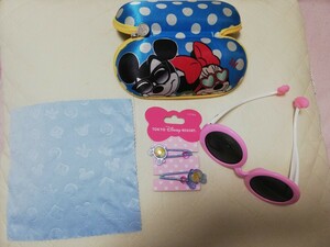 ★美品ディズニーキッズDisney KidsサングラスUV カット　ケース、クロス一式　新品シンデレラヘアゴム付き耳痛くならない柔らかいシリコン