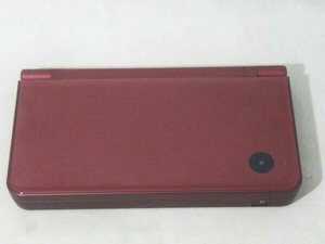 ニンテンドーDSi LL:ワインレッド