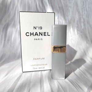 CHANEL シャネル パルファム No19 携帯用 スプレータイプ ヴァポリザター 7.5ml 香水 フレグランス 箱付き 女性用 お洒落 送料無料