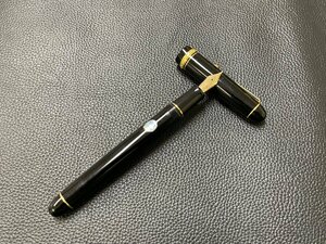 MK0611-41　PILOT　CUSTOM 74　SM 中字・軟　ペン先14K-585 5 (SM)　万年筆　パイロット　カスタム　ブラック×ゴールドー色　文房具