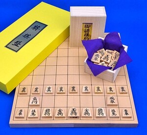 将棋セット　新桂7号折将棋盤セット(木製将棋駒黄楊上彫駒)【囲碁将棋専門店の将碁屋】