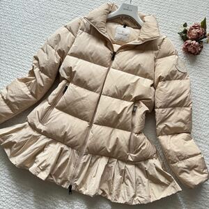 美品■モンクレール MONCLER BRUNEC ダウンジャケット フリル ビッグロゴ 国内正規品 3 Lサイズ　ベージュ