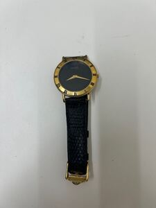 d1e61 GUCCI グッチ 腕時計 3001M 不動　ブラック　ゴールド　時計