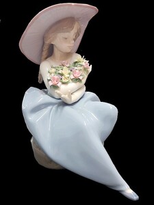 3QV売切！税無し☆リヤドロ★LLADRO★花の香りにつつまれて★少女★5862★フィギュリン★陶器人形★オブジェ★現品限り★0529-14