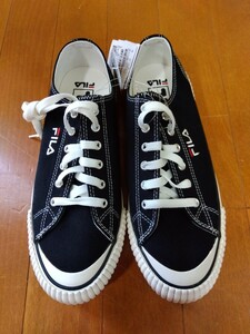 【新品未使用品】FILA、キャンバススニーカー、黒、ブラック、25cm、服を選ばないです、２０２４年６月購入品、刺繍ロゴが素敵ですよ