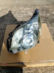 ヘッドライト左 ヘッドランプ 左 ヘッドライト　ZRR70W ノア　HID