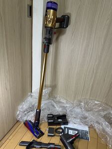 （動作品）美品Dyson ダイソン SV21 1.5kg コードレスクリーナー SV21 超軽量 ゴールド（限定カラー）（C-82)