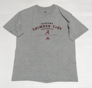 ☆adidas.com サイズL 半袖Tシャツ 洗濯済スポーツ小豆色TUSCALOOSA,ALABAMAウェアCRIMSONティーTIDEフアッションTEEグレイGLAY アディダス