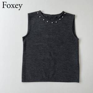 美品 FOXEY BOUTIQUE フォクシーブティック ニット　セーター イタリア製糸使用　フェイクパール装飾 ノースリーブ トップス レディース