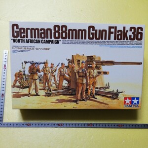 ☆地　1/35 タミヤ　田宮　88㎜砲　北アフリカ戦線　空軍高射砲兵８名　オートバイとコート姿の兵士１名　未組立