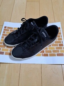 公式 アディダス ローカットスニーカー VALCLEAN QT W DB1370 スニーカー 24.5cm シューズ 靴 黒 ブラック ロゴ adidas