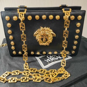 GIANNI VERSACE ジャンニ・ヴェルサーチ メデューサ スタッズ チェーンショルダーバッグ ブラック×ゴールド金具 レザー