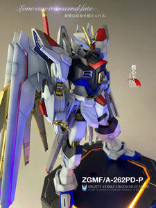 HGCE 1/144 マイティーストライクフリーダムガンダム 塗装済完成品 ディスプレイスタンド付き 検( MG MGEX RG HG PG ガンプラ 完成品）