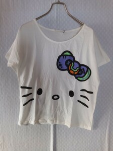 6954 ★★　イーハイフン　キティちゃん　コラボTシャツ　新品　定価4760円 半袖Tシャツ