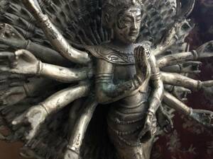 卍　仏教美術 　　　【　千手 観音　仏像　】　３２ｃｍ　白銅 　　　 　　　　検索；時代物 西蔵 開運 曼荼羅 菩薩 瞑想　ＲＤ３