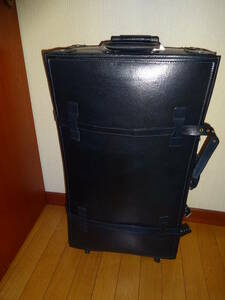 スーツケース　オシャレ　早期落札の為格安　サイズ：幅：400㎜ 奥行：220㎜ 高さ：720㎜　直引取り可(送料フリー)