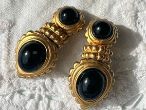 ヴィンテージ ** ブラックカボションの美しいイヤリング vintage earrings