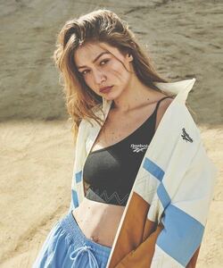 新品【Reebok CLASSIC×GIGI HADID】ライトインパクト ブラ ブラック　リーボック　コラボ　ワンショルダー