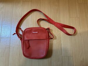 Supreme Leather Shoulder Bag Red 23FW Week10 シュプリーム レザー ショルダー バッグ レッド 赤 エンボスロゴ裏地 カバン 23AW ②