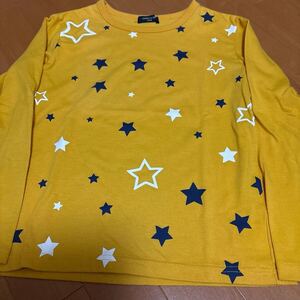 コムサ、黄色。山吹色。星柄。150。長袖Tシャツ。