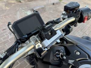 デイトナ　バイク用 スマホホルダー 振動吸収 ユニット一体型 カメラ保護 アルミアーム iPhone14シリーズ対応 