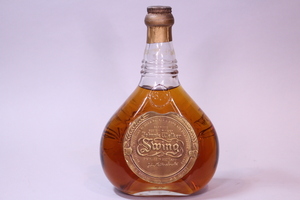 p-2561 未開栓古酒　JOHNNIE WALKER　ジョニーウォーカー　SＷING　スコッチ　ウイスキー　ティンキャップ　4/5QUART