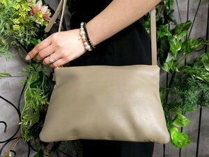 ●超美品●CELINE セリーヌ●トリオ●カーフ レザー 本革●ショルダー バッグ●グレージュ●ゴールド金具●斜め掛け●かばん●Js47472