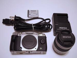 【中古】PENTAX Q7　ズームレンズキット（ボディ + 5-15mm F2.8-4.5 02 STANDARD ZOOM） : シルバー