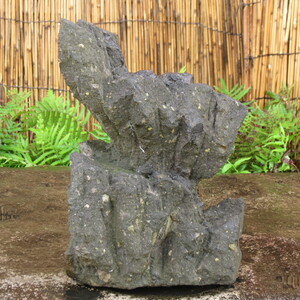 岩鉢　高さ36cm　重量9kg　庭石　九州産天然石