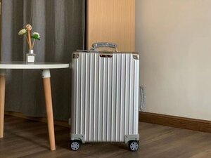 RIMOWA リモワ Classic Fight 機内持ち込み用スーツケース スーツケース 20インチ 37リットル 中古 1