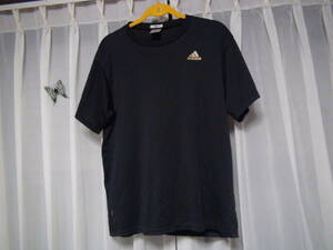 adidasのＴシャツ（Ｍ）ブラック !。