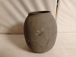 陶器製　草柄の花瓶　在銘