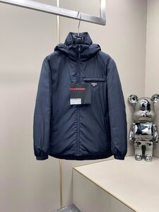 プラダ　PRADA ダウンジャケット メンズ 無地 フード付き 冬服 ジャンパー アウター ネイビー サイズ：50 1000円～