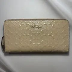 美品　　　COACH エンボス加工 長財布 ベージュ