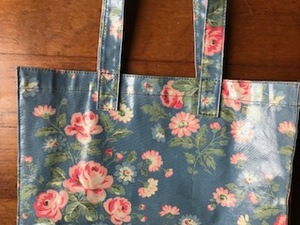 CathKidston　キャスキッドソン　キャンバスコーティング水色系花柄縦長トート　未使用保管品