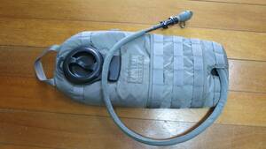 米軍放出品　　実物　USMC海兵隊 セイジグリーン ハイドレーションセット CAMELBAK　３L　Ｃー191