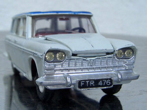 4†60S DINKY TOYS ENGLAND FIAT 2300 STATION WAGON Familiale フィアット ステーションワゴン ファミリアール ヴィンテージ ディンキー 