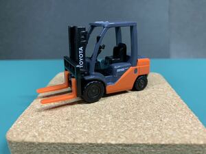 【1/45 トヨタ ジェネオ】TOYOTA L&F FORKLIFT GENEO フォークリフト 8FG/8FD 25 ミニカー ミニチュア 本体ダイキャスト製 トヨタ 難あり