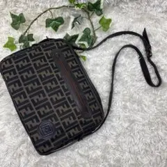 【美品】FENDI  フェンディ　ズッカ柄　キャンバス　レザー　ショルダーバッグ