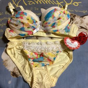 Princess イエロー花柄　厚パットワイヤー入り　ブラジャーショーツセット 補正下着 B70Mサイズ新品