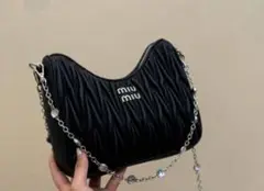 MIU MIU  黒いショルダーバッグ