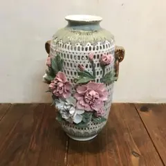 美品　陶器　繊細な花の飾りが美しい　立体的で迫力ある　花瓶カバー　鉢カバー