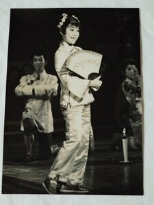 1969年11月新宿コマ江利チエミ舞台スチール写真①