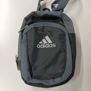 ★【中古品】adidas(アディダス)　ポーチ　黒(グレー)