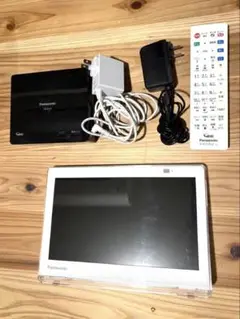 [美品] Panasonic ポータブルテレビ UN-10E11-W 10インチ